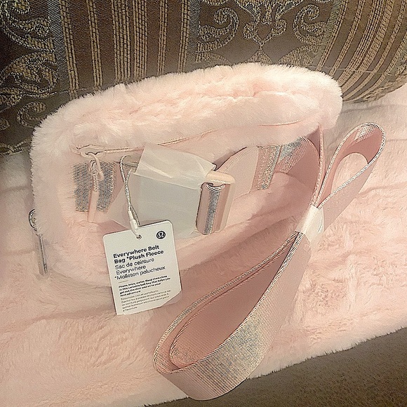 Lululemon Everywhere Plush Fleece Belt Bag in Strawberry Milkshake Color (NWT) - Picture 9 of 11
